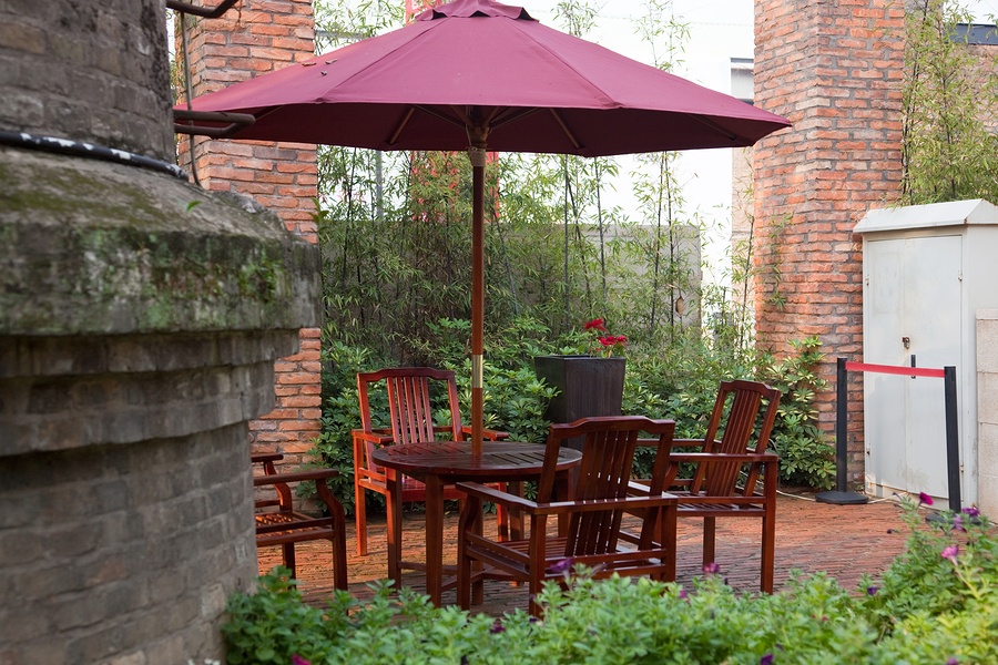 Outdoor Living in DC Brick Patio Gives Comfort AND Privacy