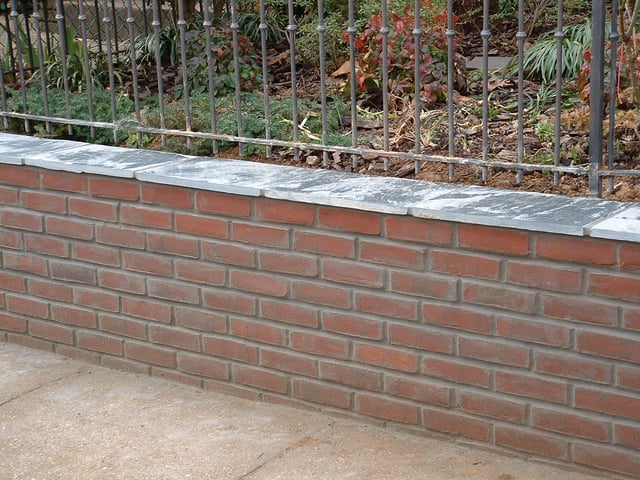 locking brick retaining wall