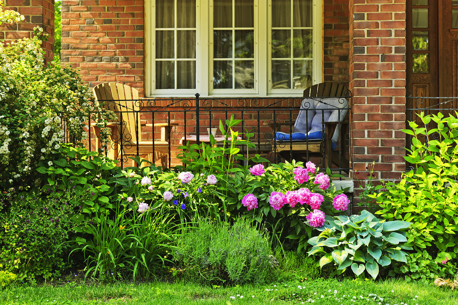 Spring-Inspiration-Planting-a-Garden-in-Front-of-a-Historic-DC-Home-Renaissance-Development-DC