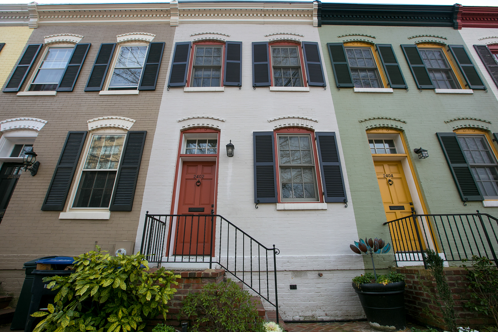 Repairing-vs-Replacing-old-windows-on-your-historic-brick-home-Renaissance_Development_DC